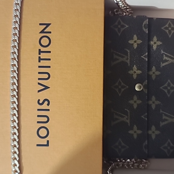 Louis Vuitton Handbags - 🌻 Louis Vuitton Monogram Portefeiulle Sarah Long Bifold Wallet / CA1924 #